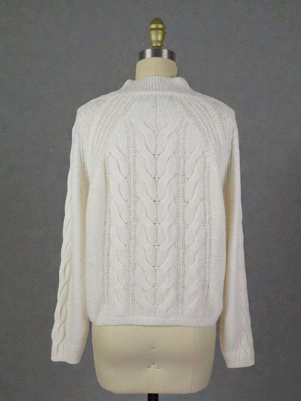 BANANA REPUBLIC ITALIAN YARN WOOL BLEND CABLE KNIT SWEATER - Picture 7 of 9